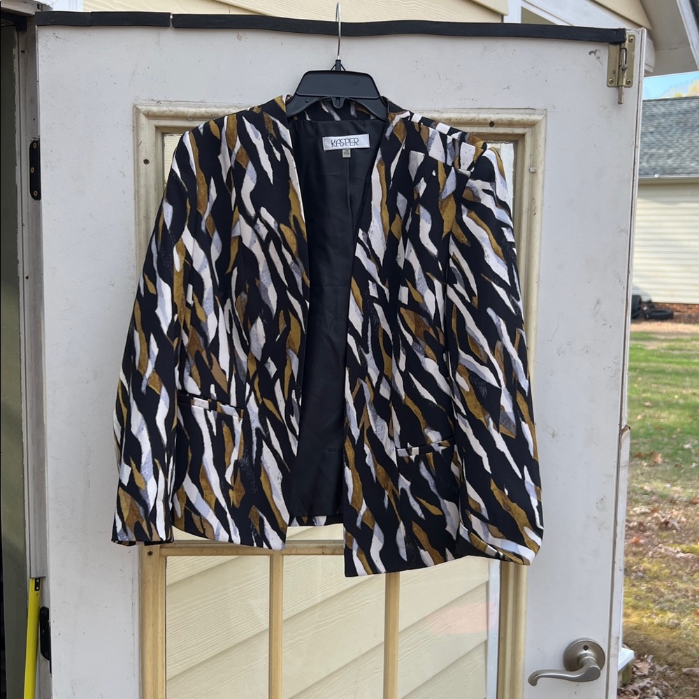 Women's Size 14 "Kasper" Black and White Blazer with Geometric Print ❤️